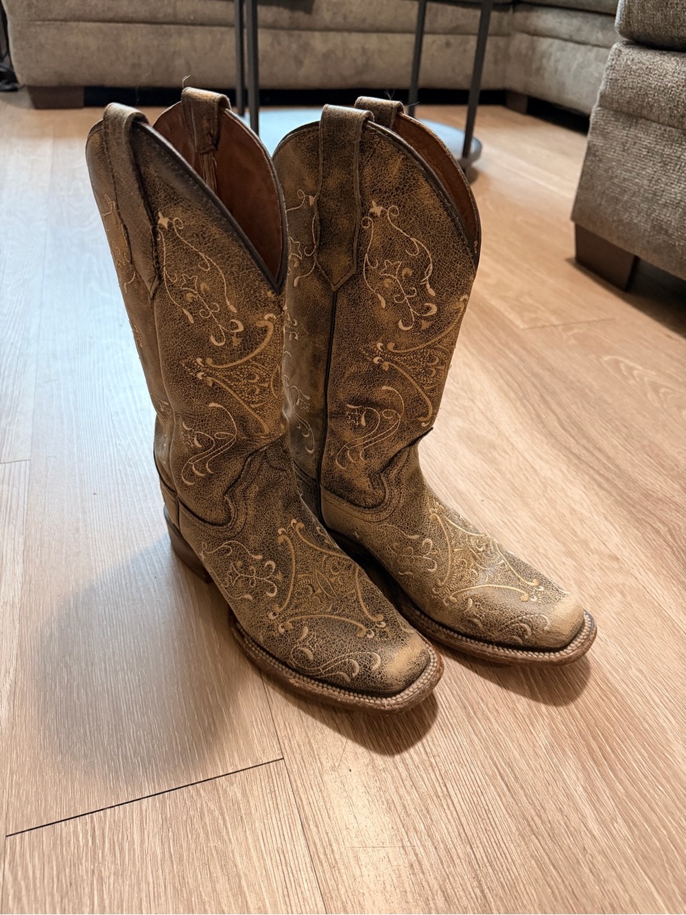 Circle G Western Cowboy Boots in Brown